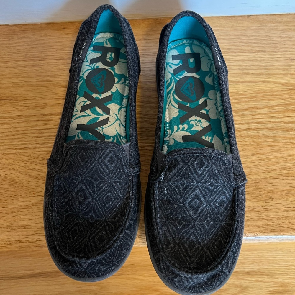 Roxy Women's Charcoal Patterned Loafers